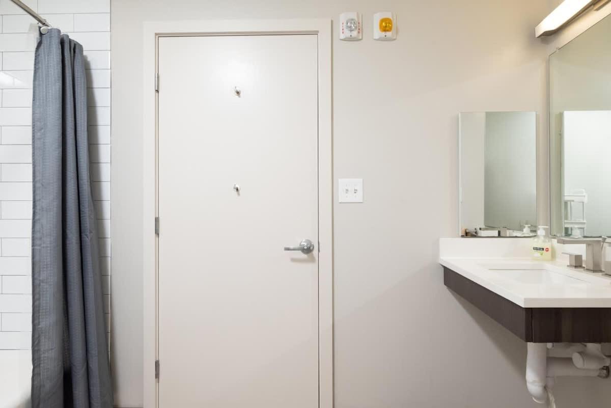 North End 2br W Pool & Gym