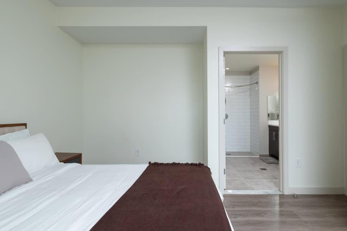 North End 2br W Pool & Gym Apartment