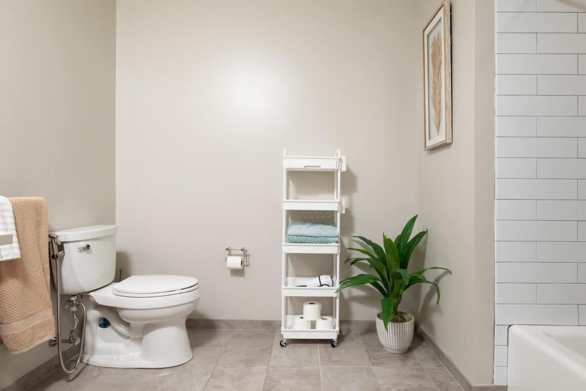 North End 2br W Pool & Gym Apartment *