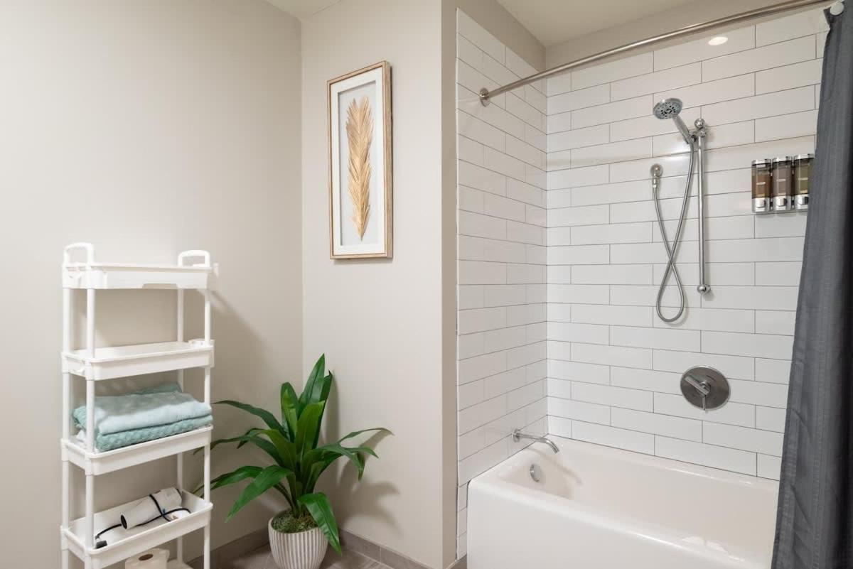 North End 2br W Pool & Gym