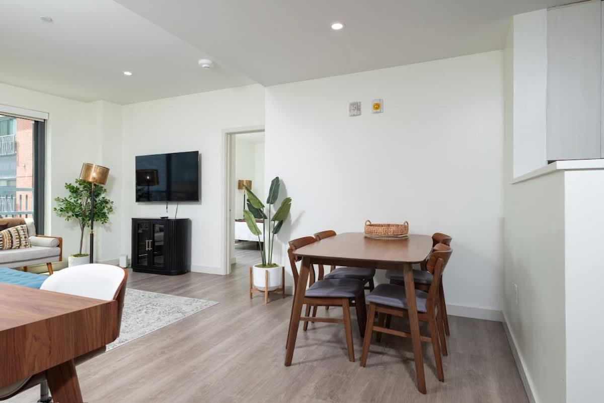 North End 2br W Pool & Gym Apartment