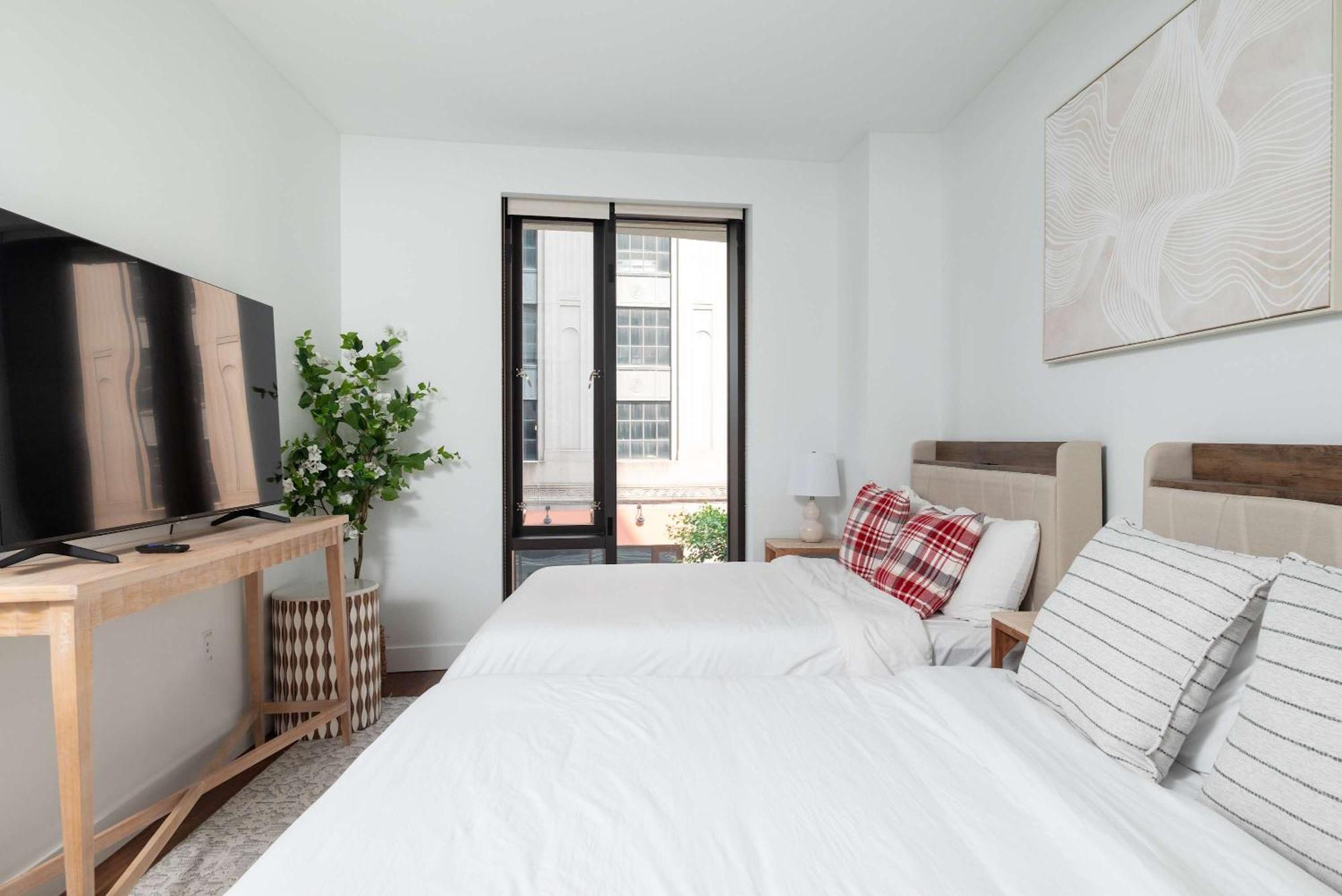 Back-bay Upscale Rooftop & Parking *