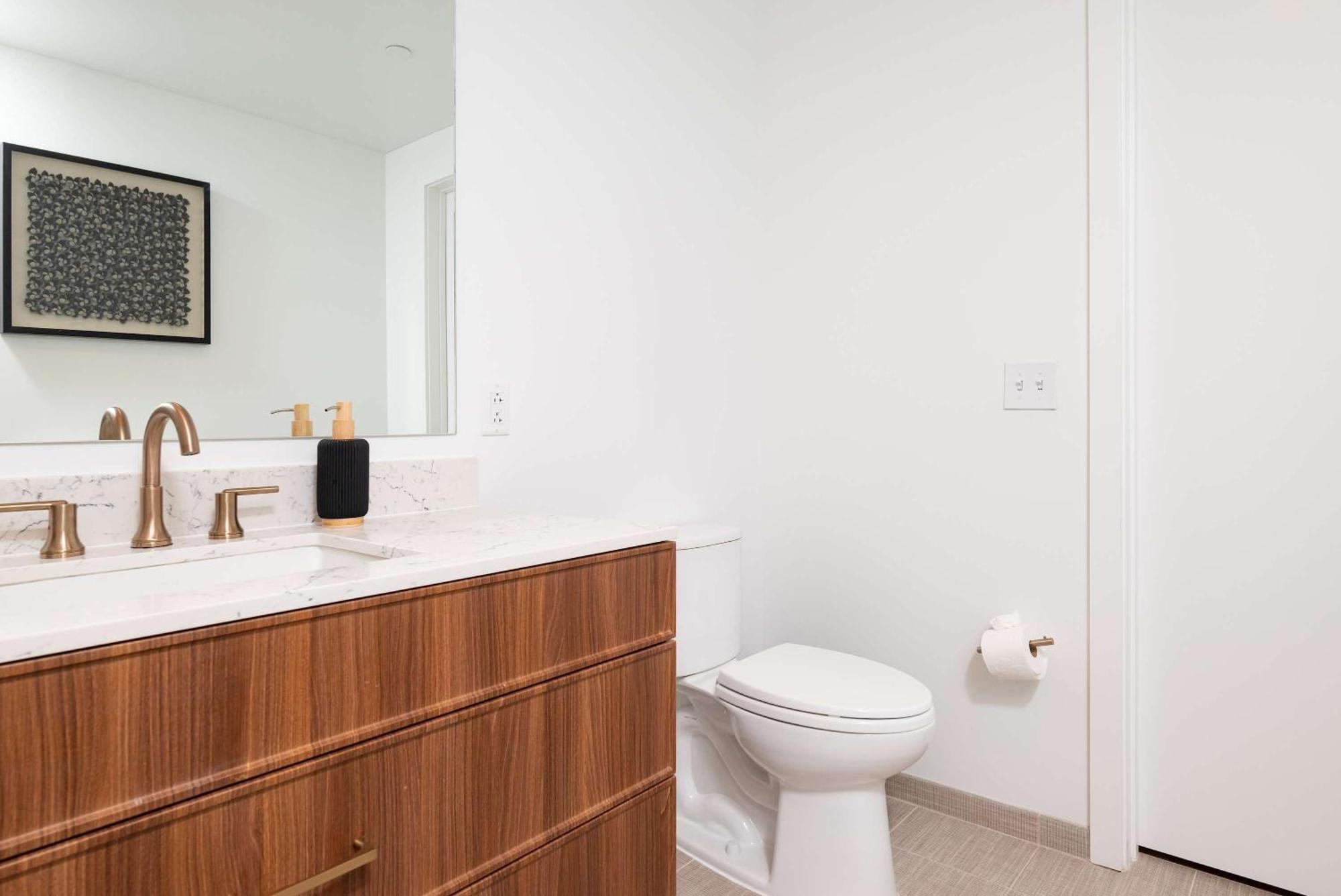 Apartment Back-bay Upscale Rooftop & Parking *