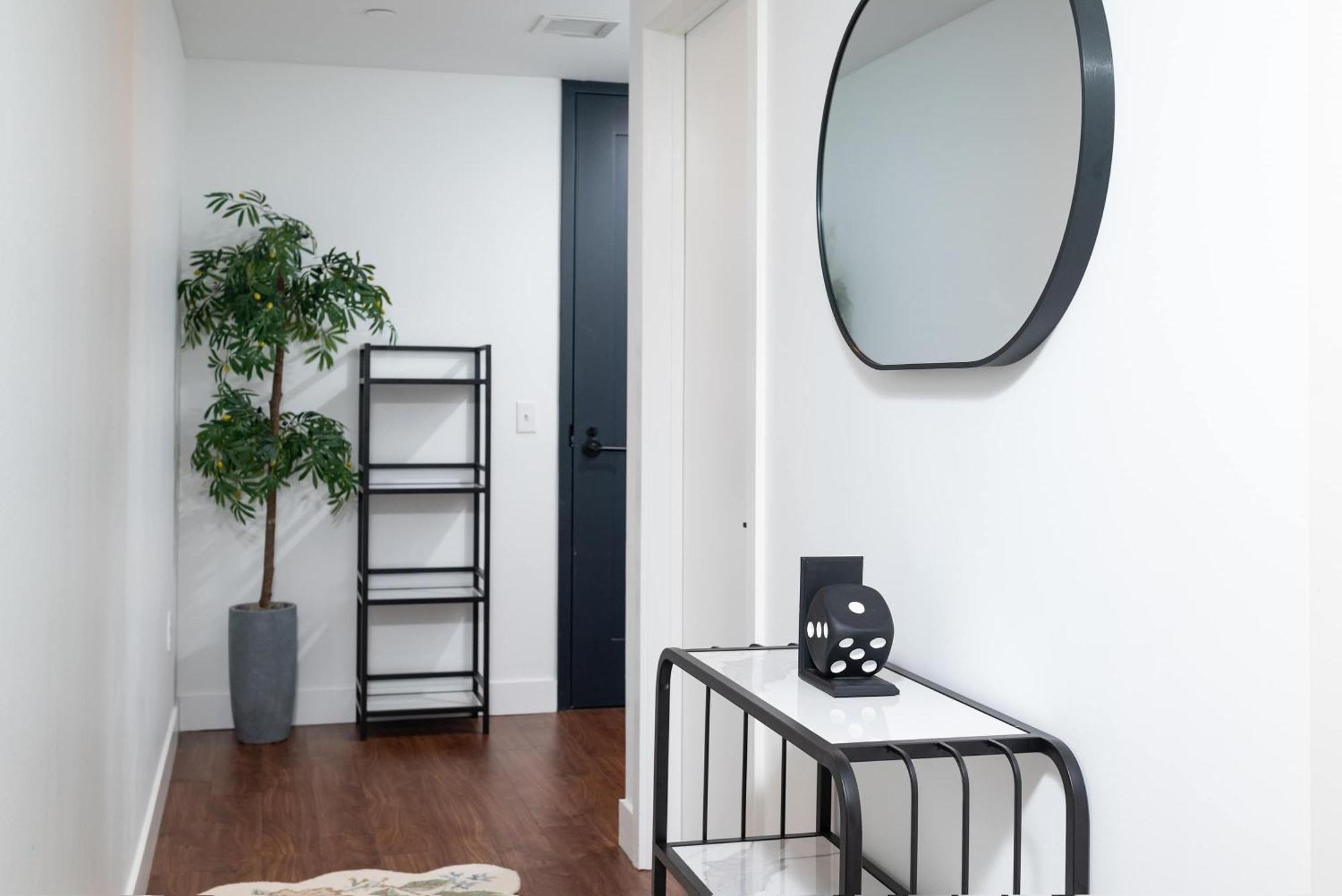 Apartment Back-bay Upscale Rooftop & Parking *