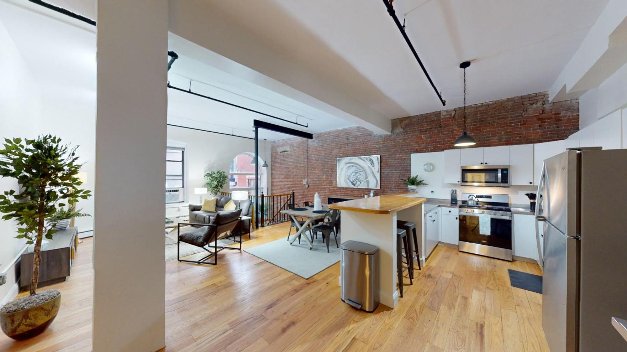 Expansive Back Bay Two-level Loft, 2b2b Appartement Boston