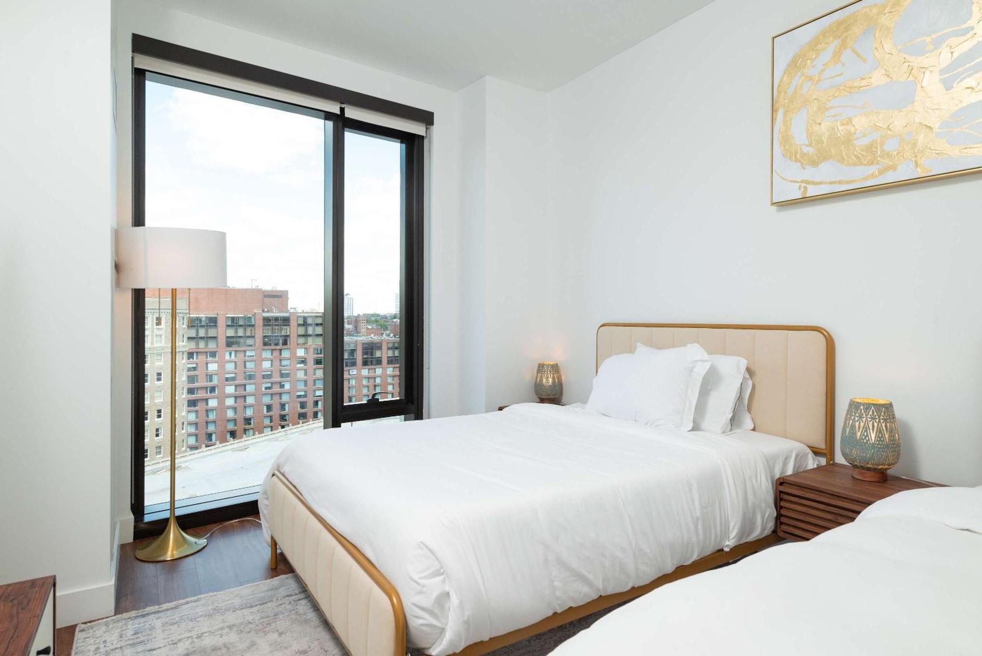 Back-bay Lux 2br With Rooftop And Parking Apartment