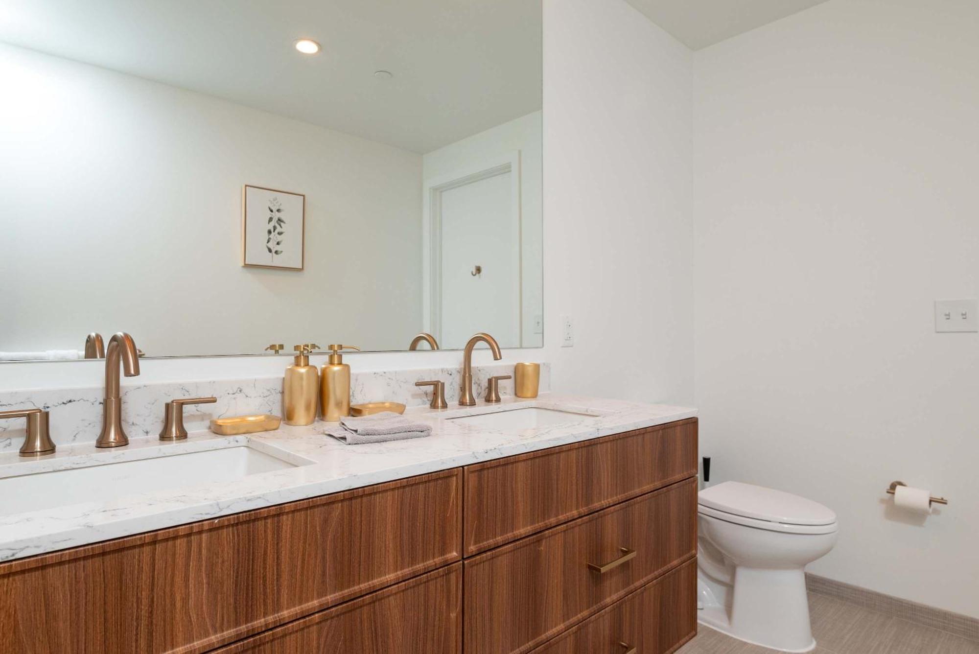 Apartment Back-bay Lux 2br With Rooftop And Parking *