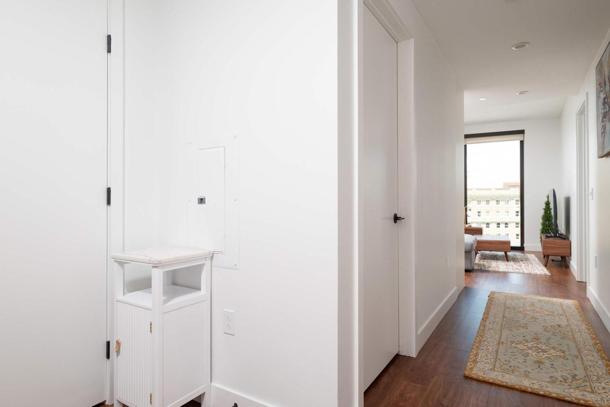 Apartment Back-bay Lux 2br With Rooftop And Parking *