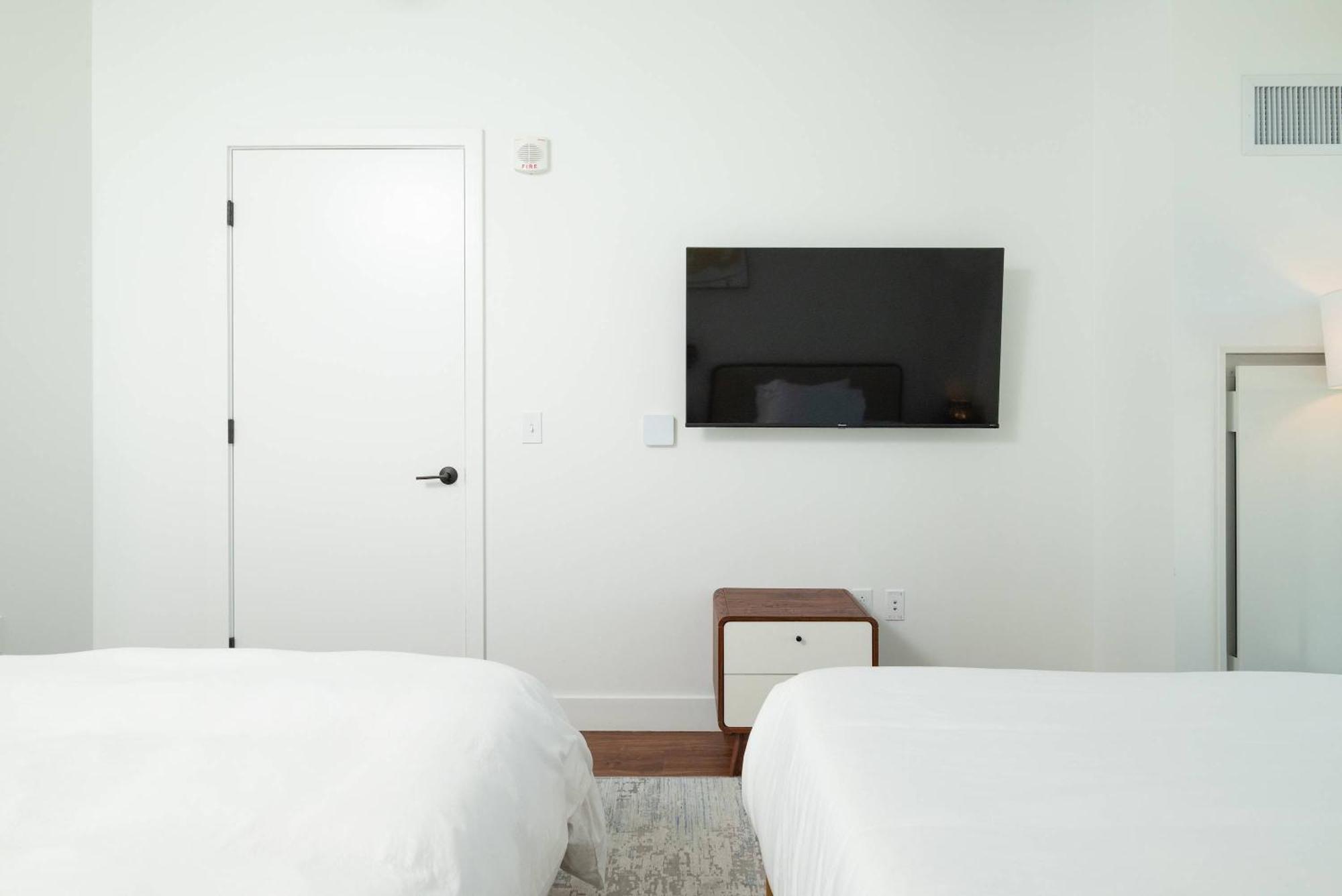 Back-bay Lux 2br With Rooftop And Parking Boston