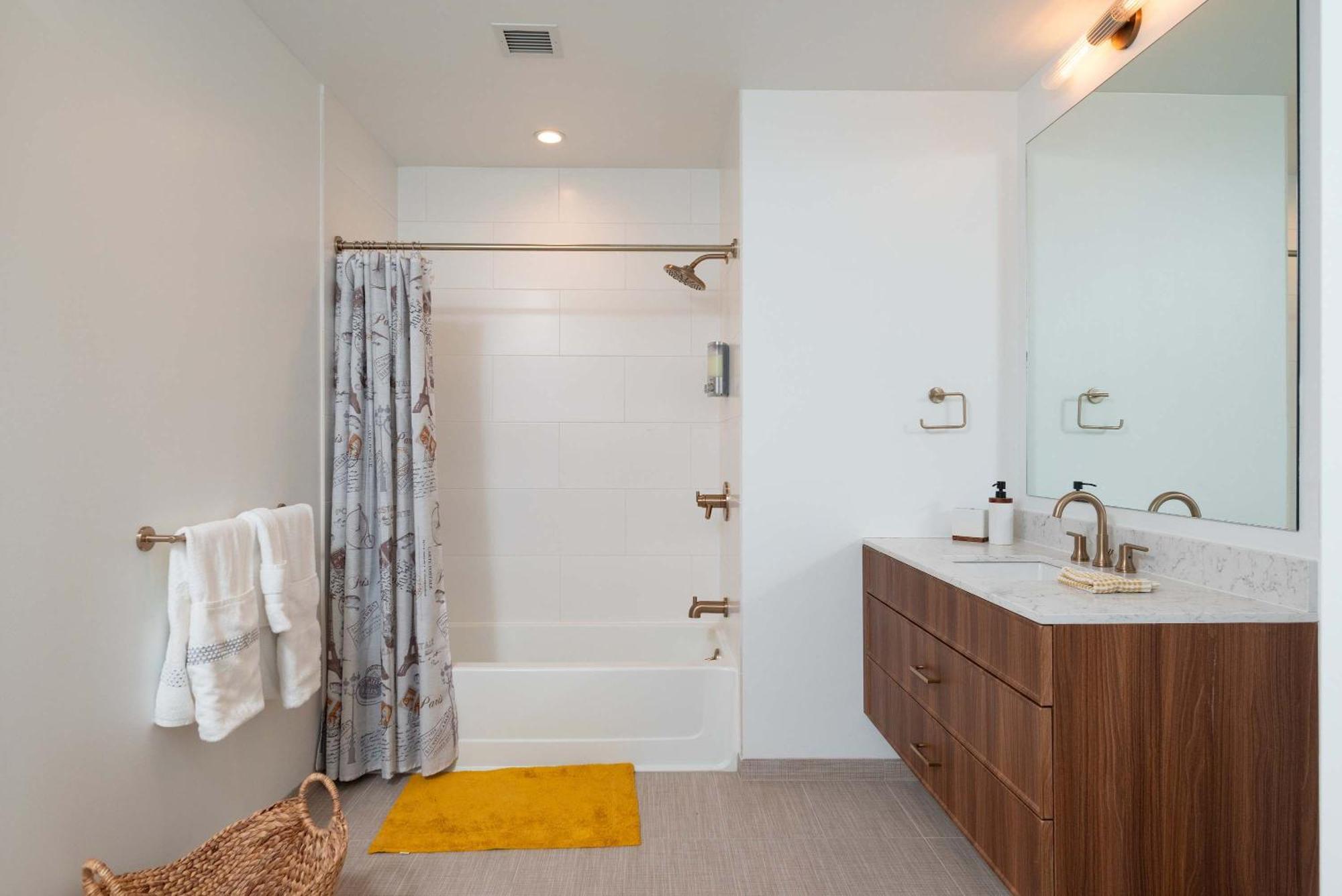 Back-bay Lux 2br With Rooftop And Parking Apartment