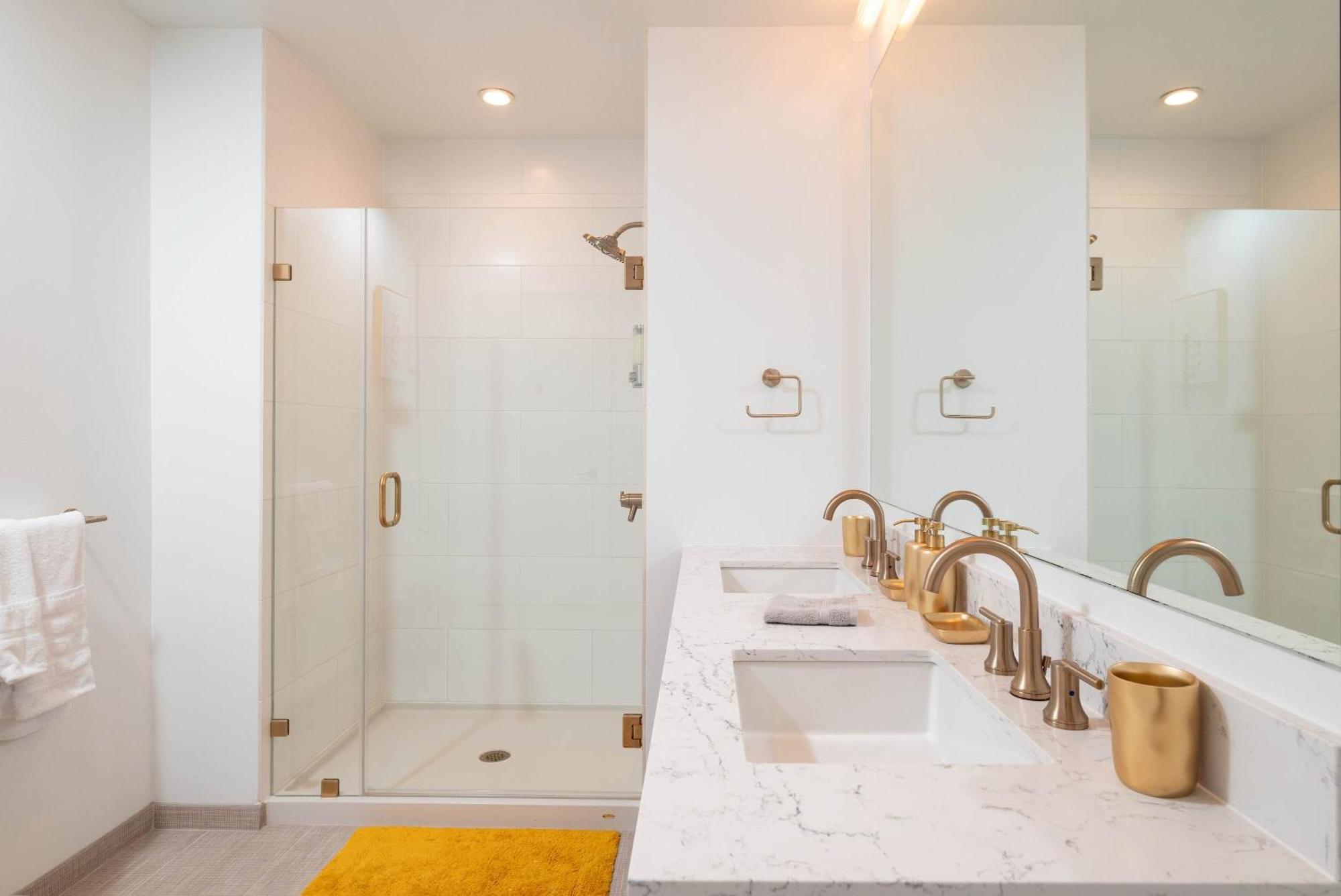 Back-bay Lux 2br With Rooftop And Parking Apartment *