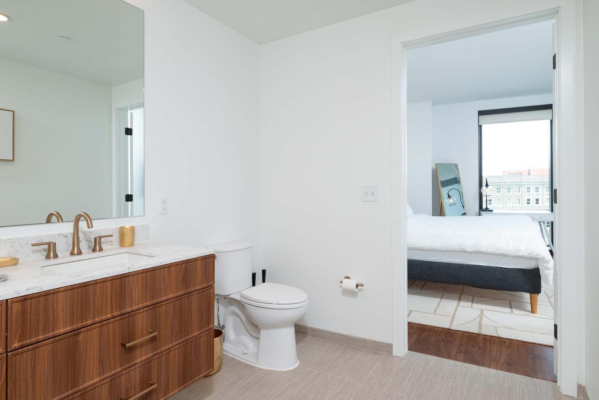 Apartment Back-bay Lux 2br With Rooftop And Parking *
