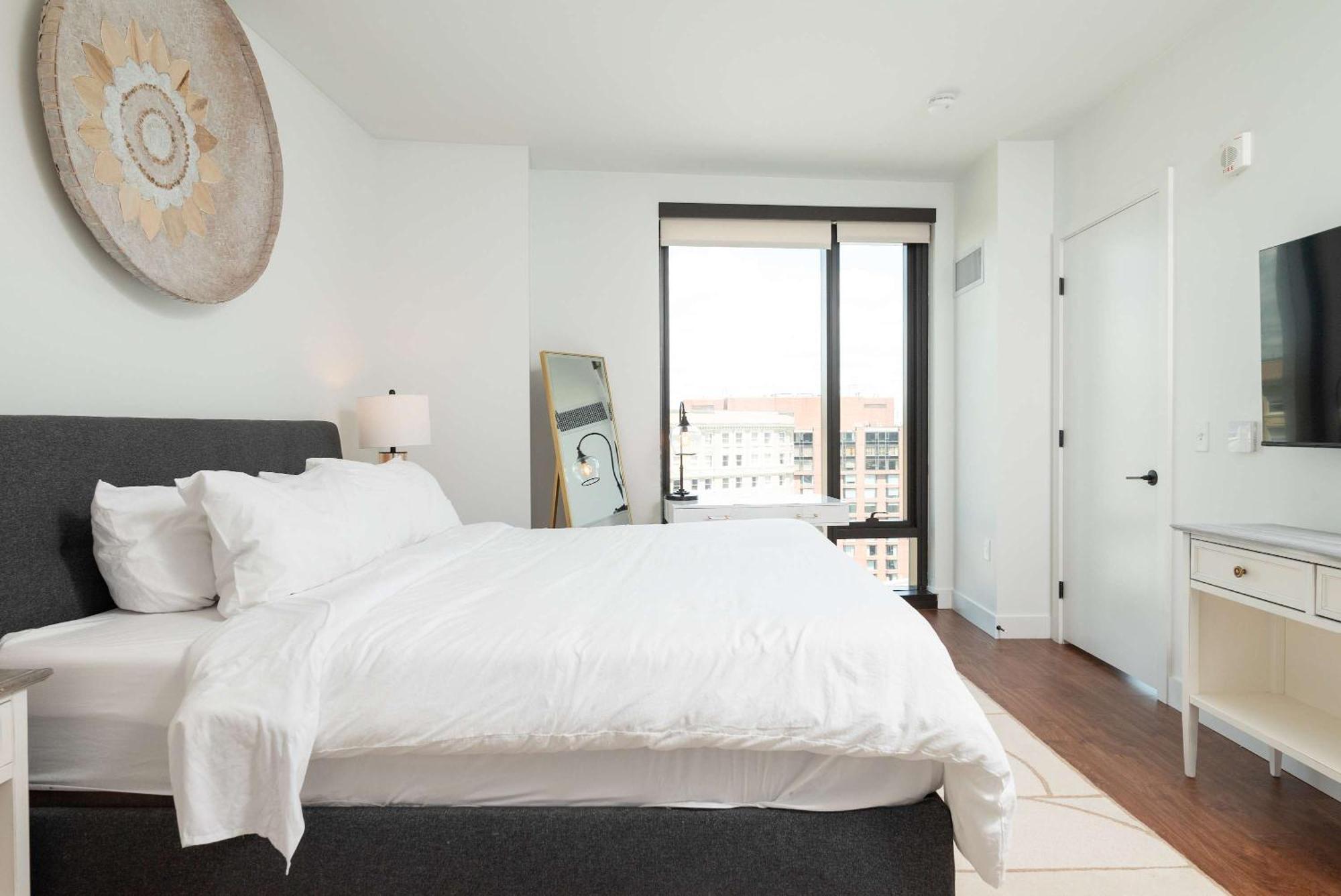 Apartment Back-bay Lux 2br With Rooftop And Parking