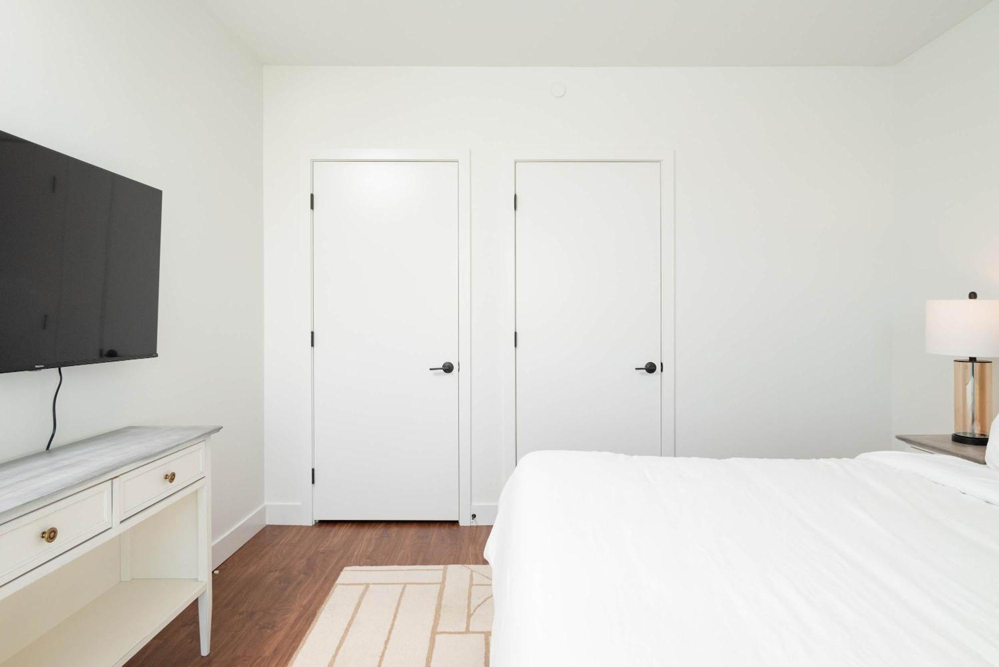 Back-bay Lux 2br With Rooftop And Parking Apartment *