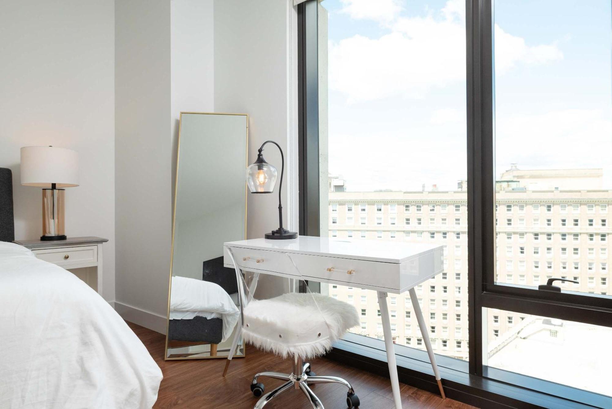 Back-bay Lux 2br With Rooftop And Parking