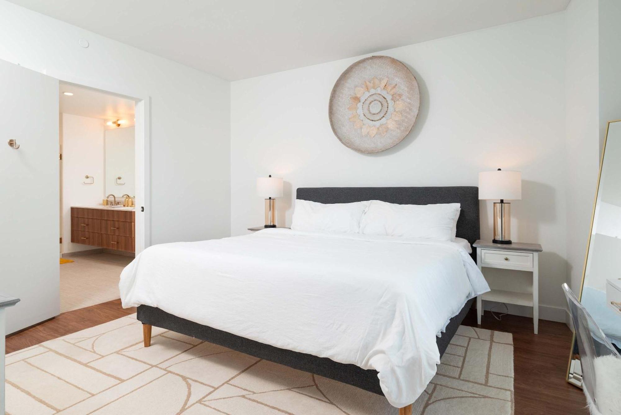 Back-bay Lux 2br With Rooftop And Parking Apartment *
