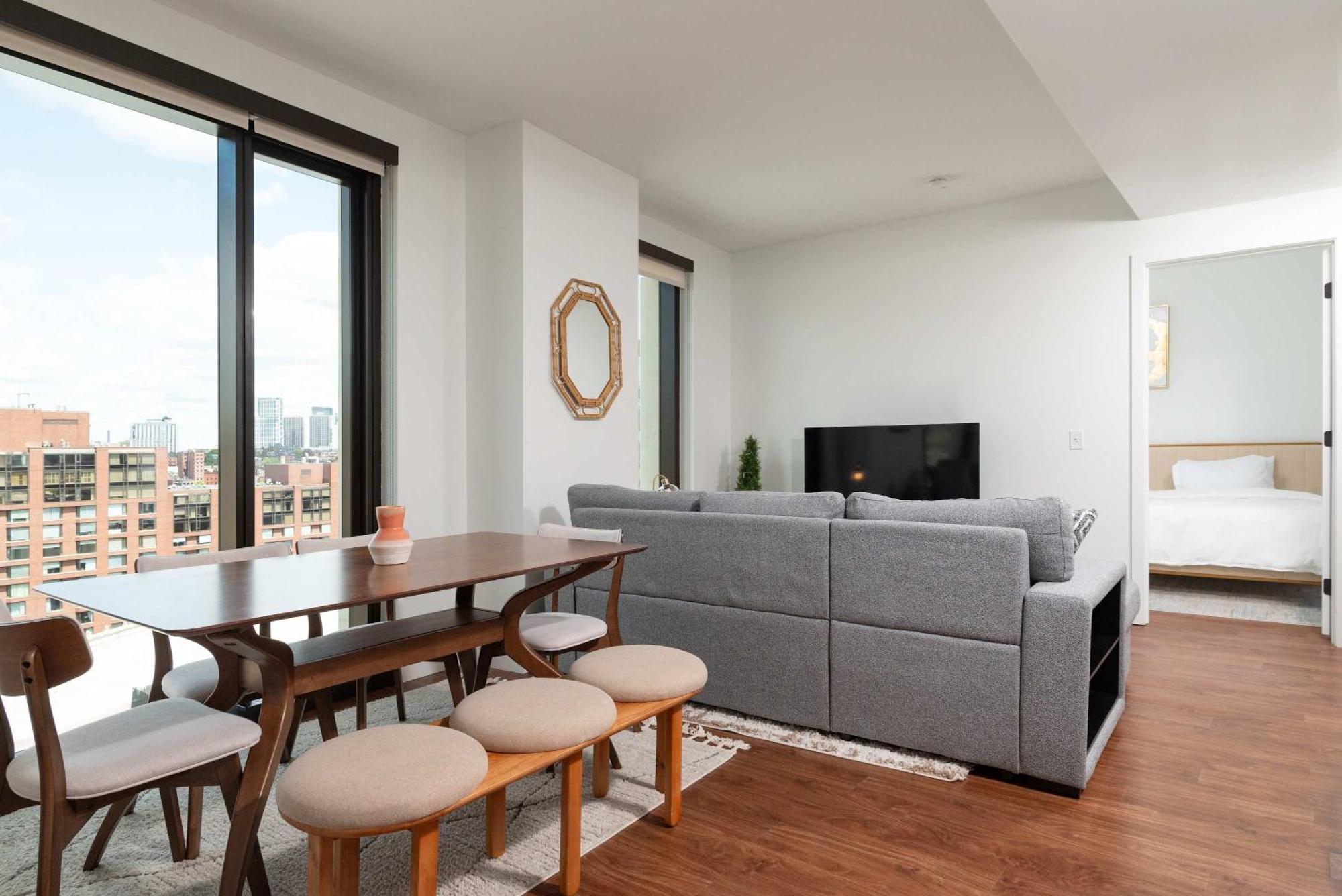 Back-bay Lux 2br With Rooftop And Parking *