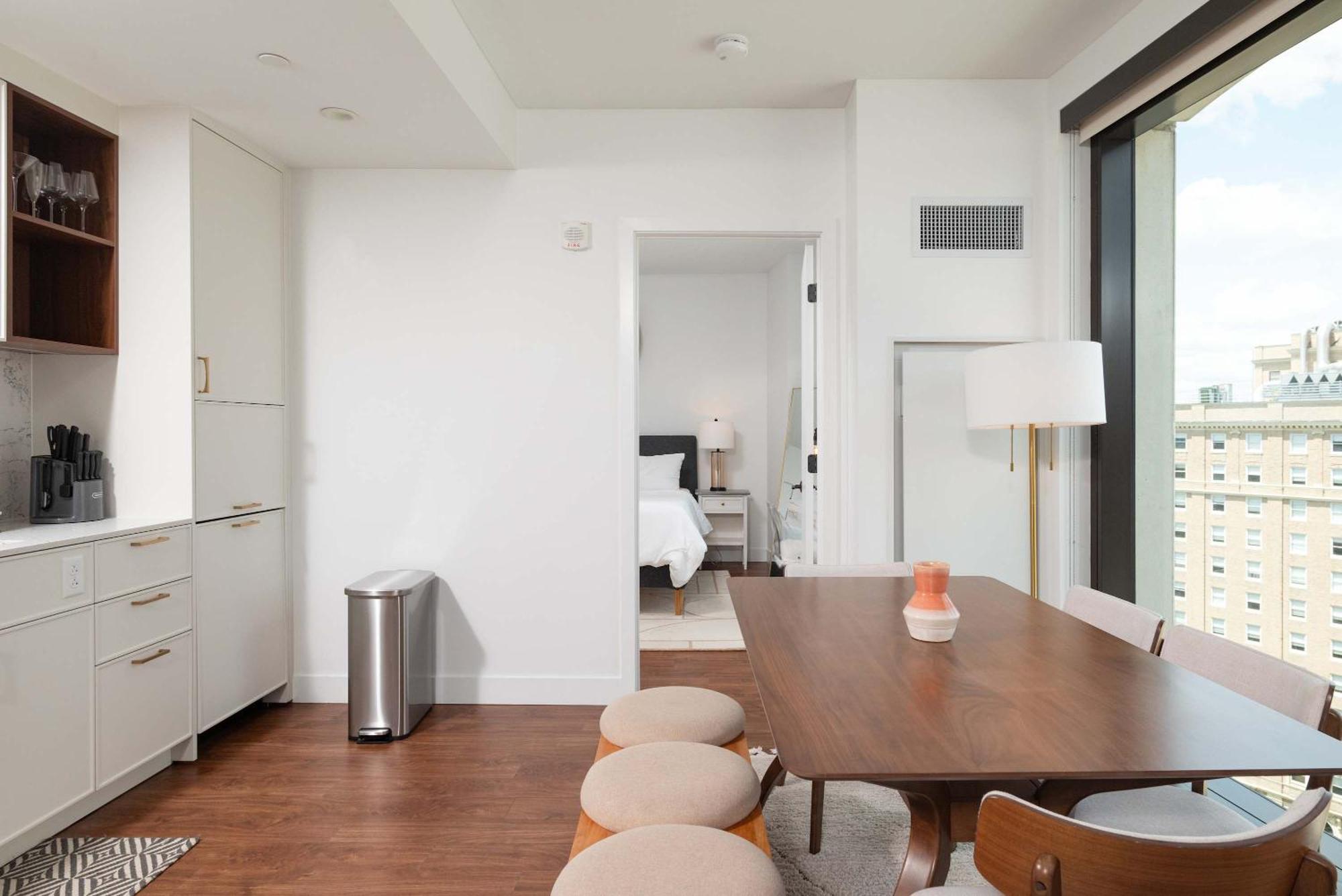 Back-bay Lux 2br With Rooftop And Parking Apartment