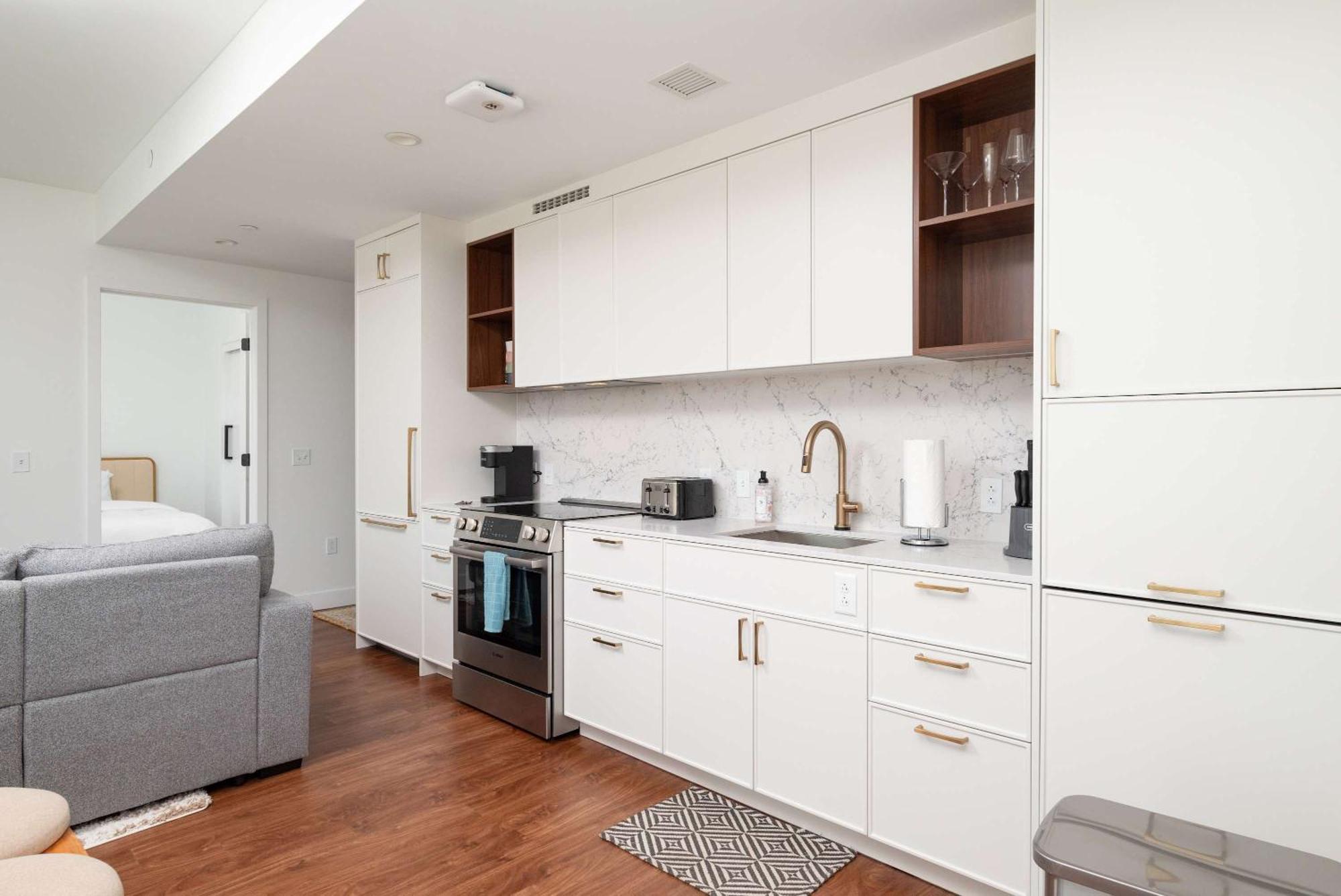 Apartment Back-bay Lux 2br With Rooftop And Parking *