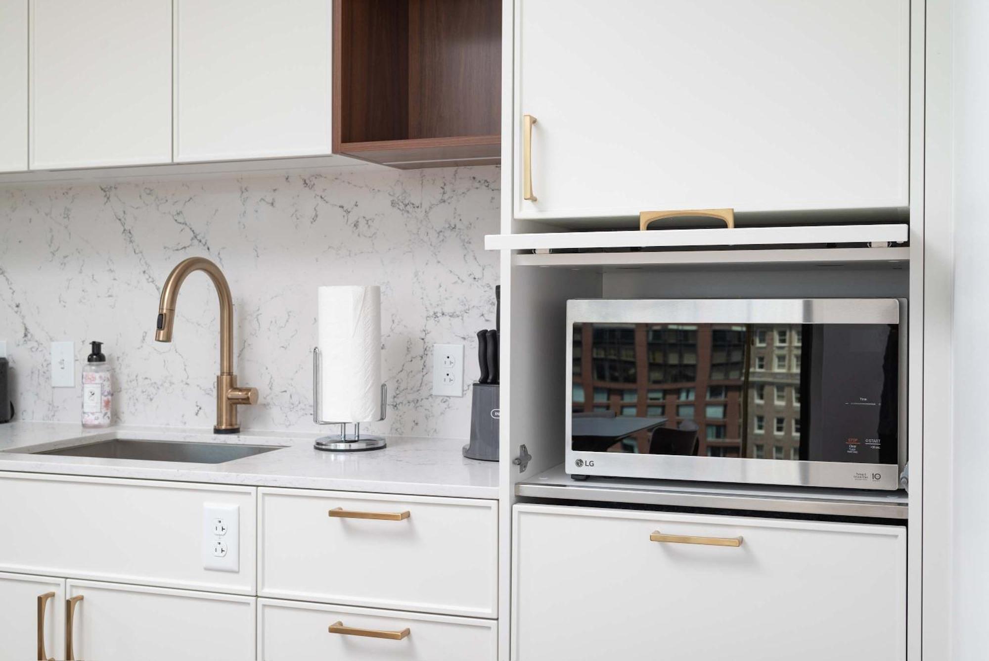 Back-bay Lux 2br With Rooftop And Parking Boston