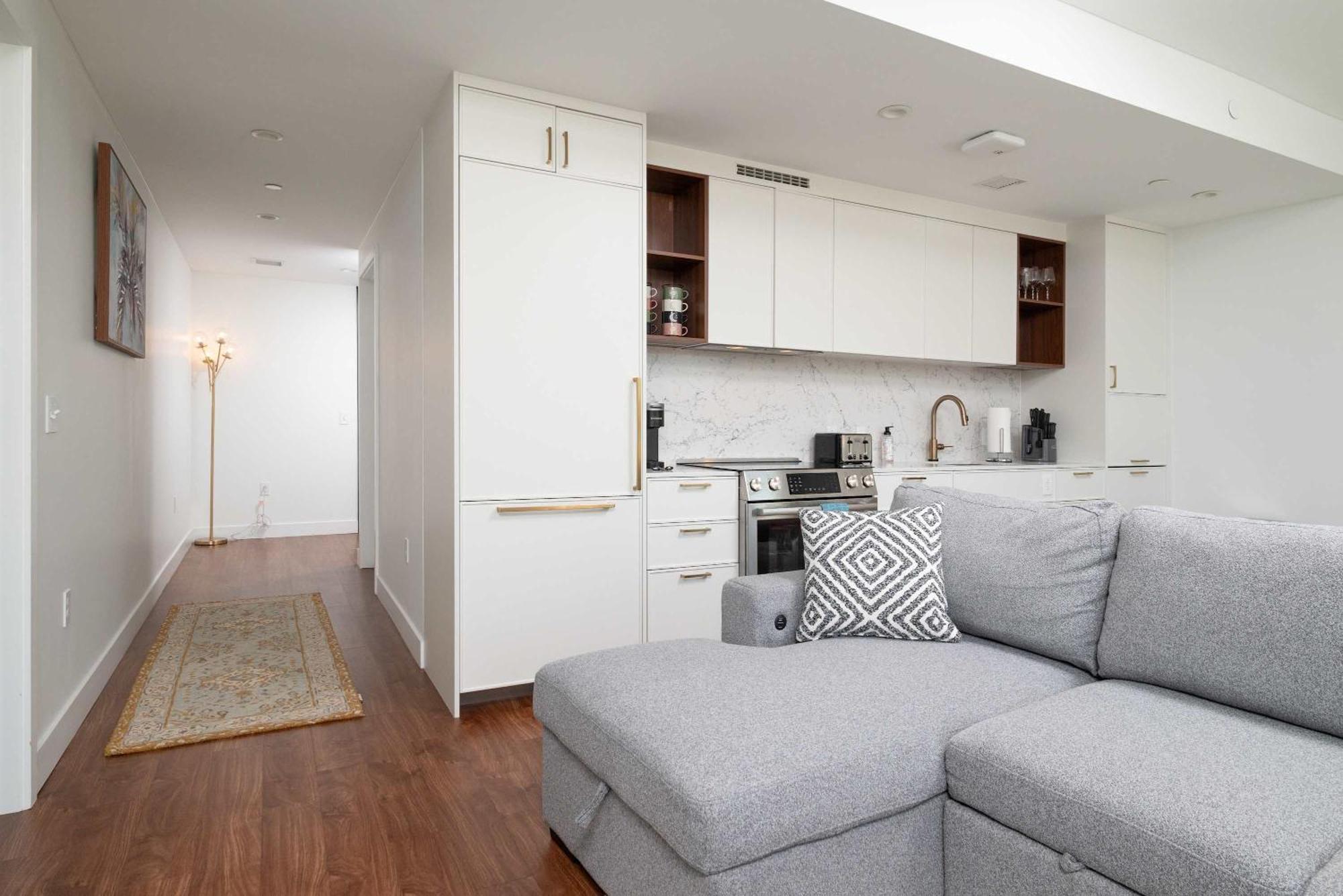 Apartment Back-bay Lux 2br With Rooftop And Parking