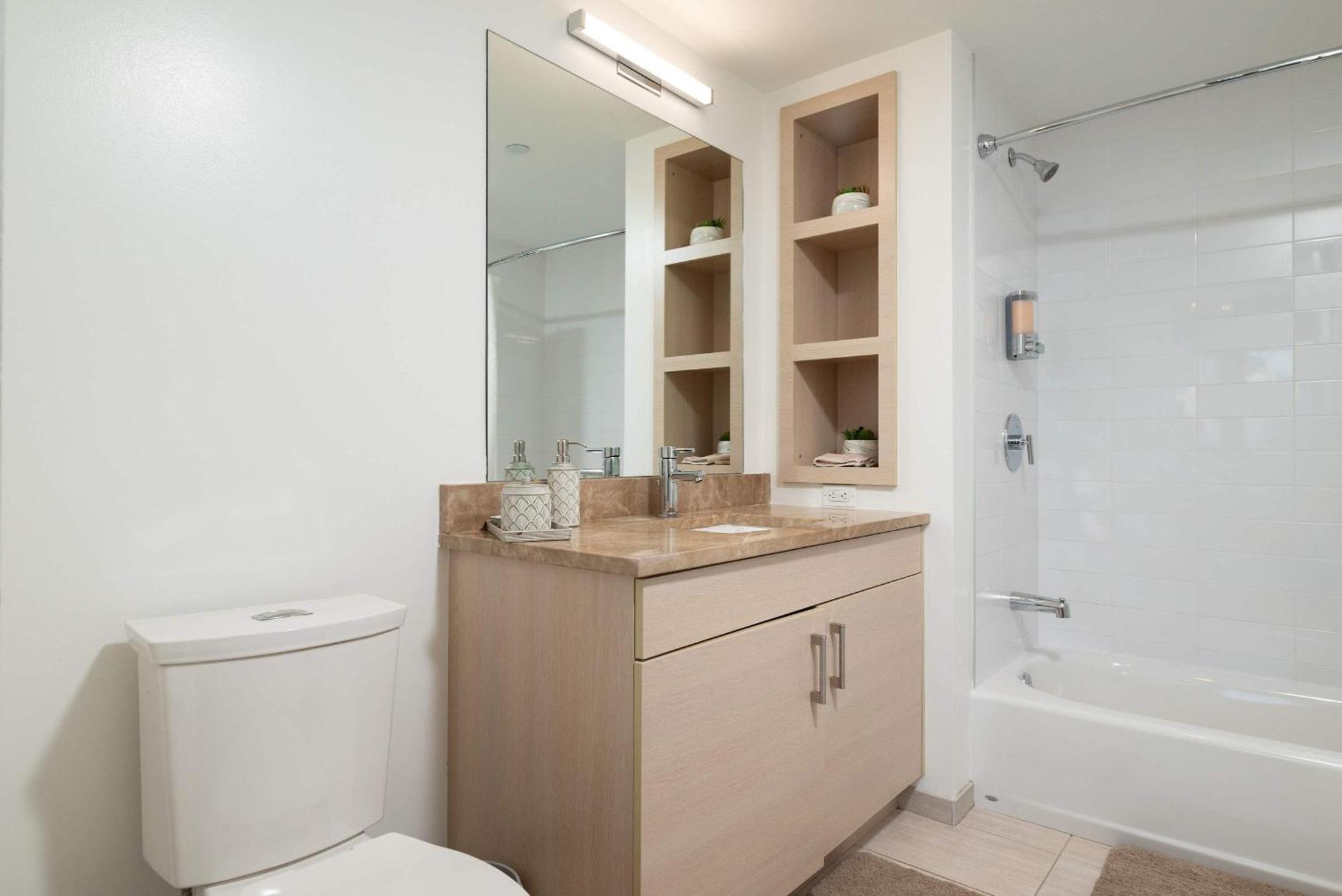 Upscale Penthouse With Gym Parking Near Mgh Tufts