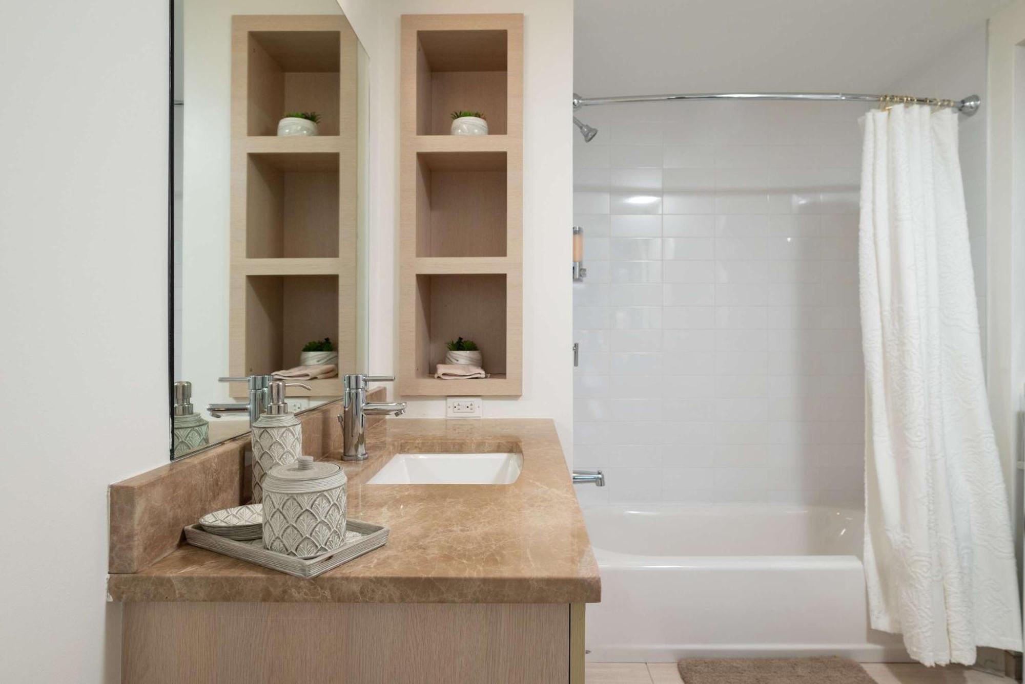 Upscale Penthouse With Gym Parking Near Mgh Tufts *