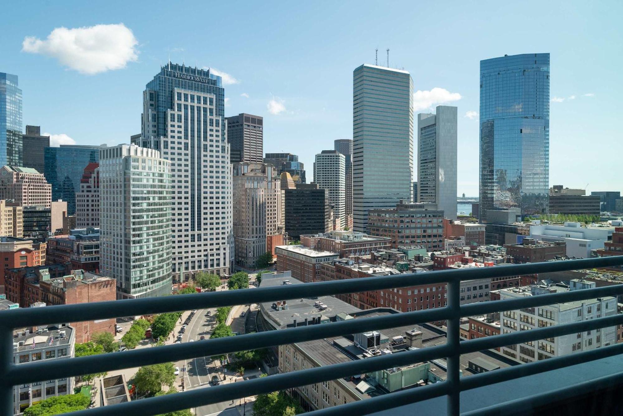 Apartment Upscale Penthouse With Gym Parking Near Mgh Tufts Boston