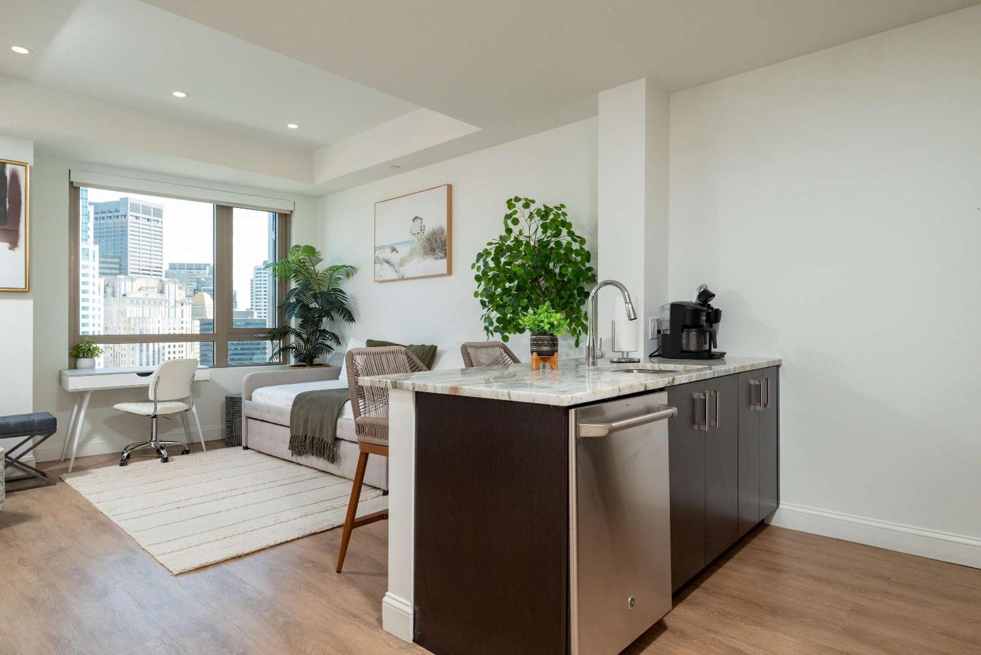 Apartment Upscale Penthouse With Gym Parking Near Mgh Tufts Boston