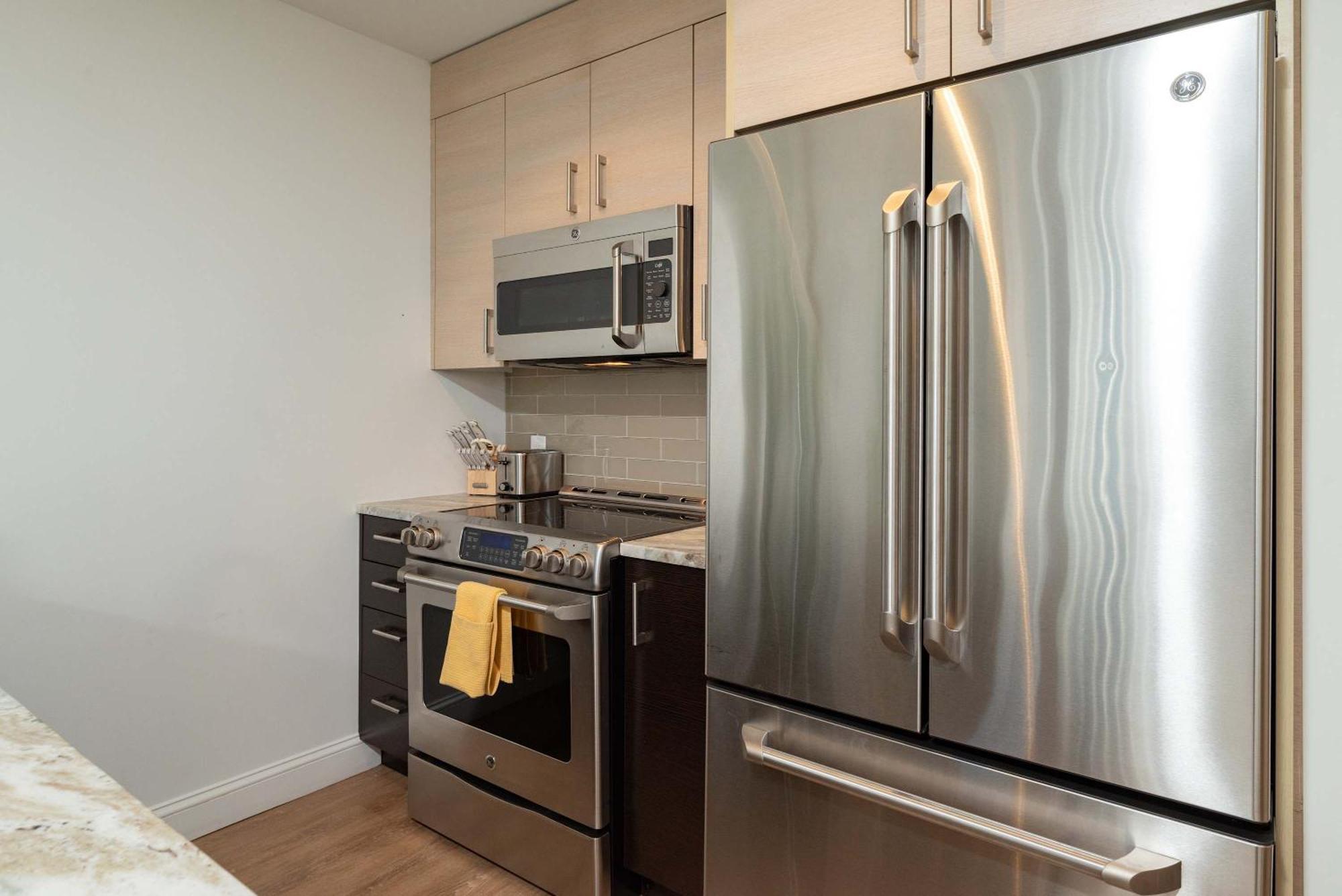 Upscale Penthouse With Gym Parking Near Mgh Tufts Apartment *