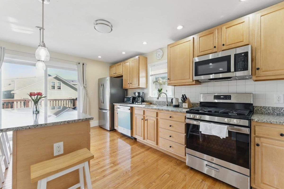 Cozy 4 Bedroom In *