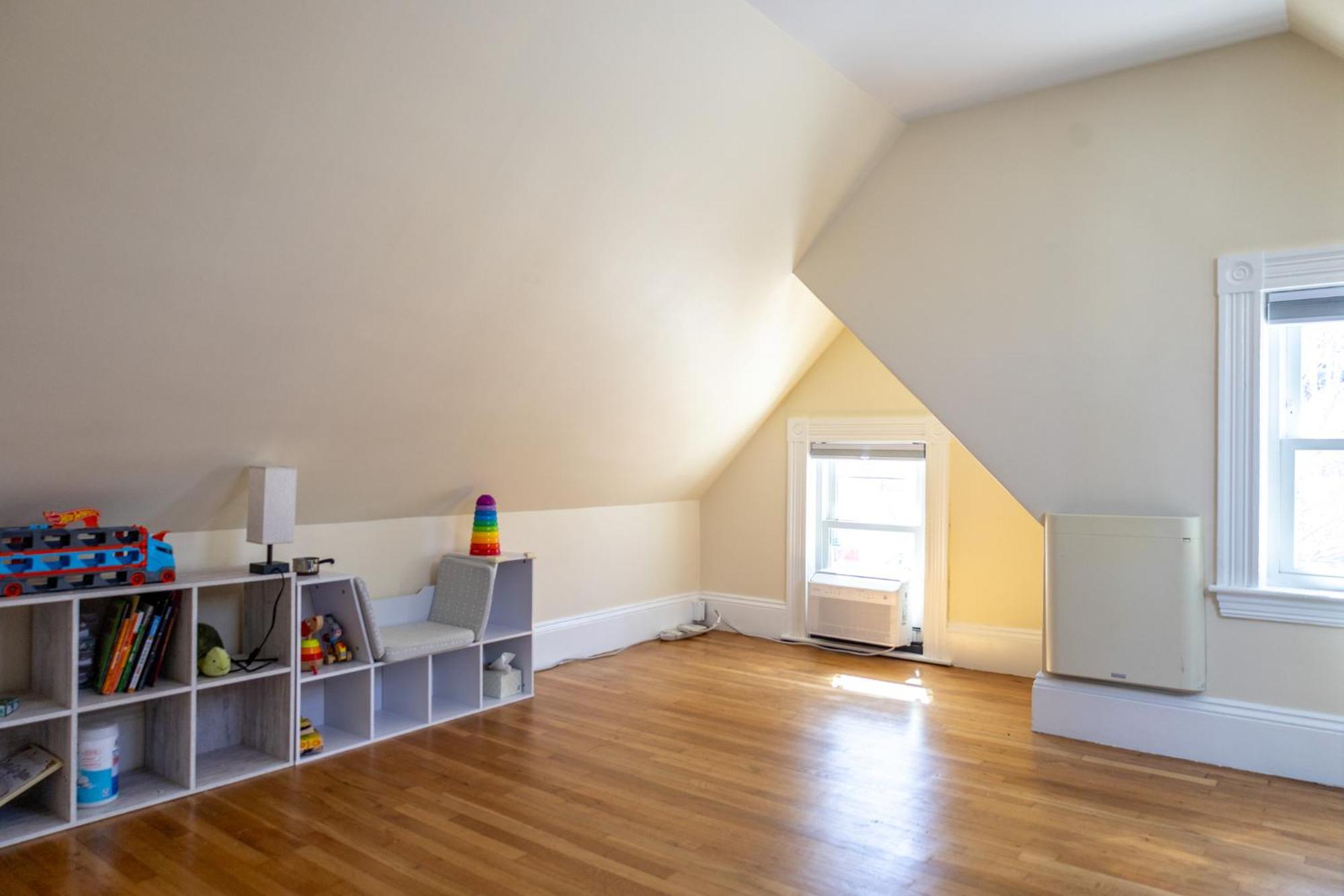 Family-Friendly 4Br W Yard & Modern Kitchen