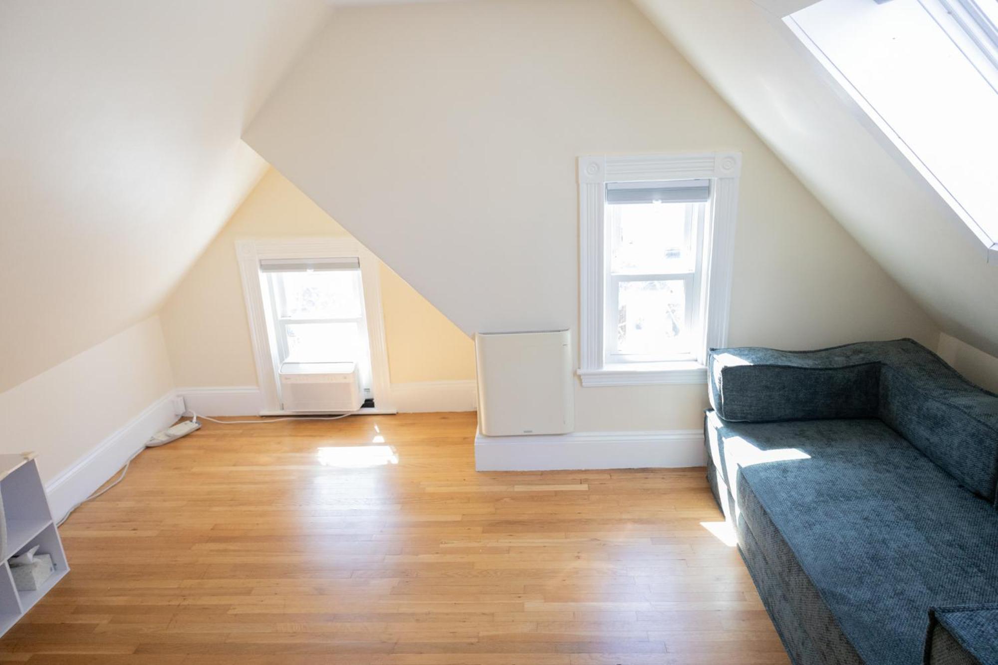 Family-Friendly 4Br W Yard & Modern Kitchen Holiday home