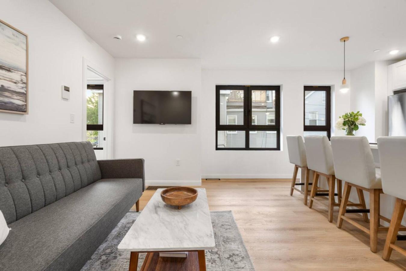 Skyline 1br With Views Apartment *