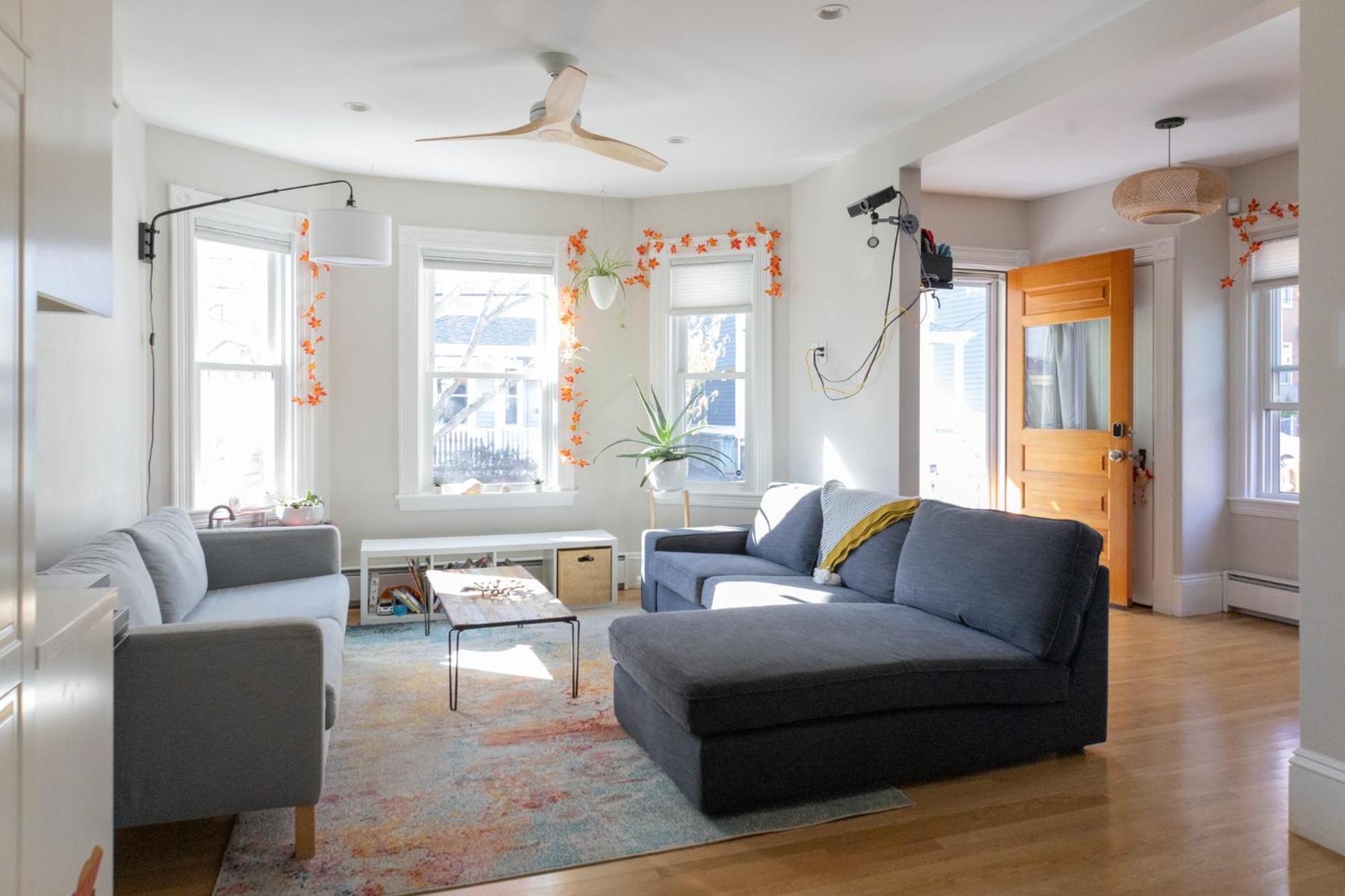 Family-Friendly 4Br W Yard & Modern Kitchen *