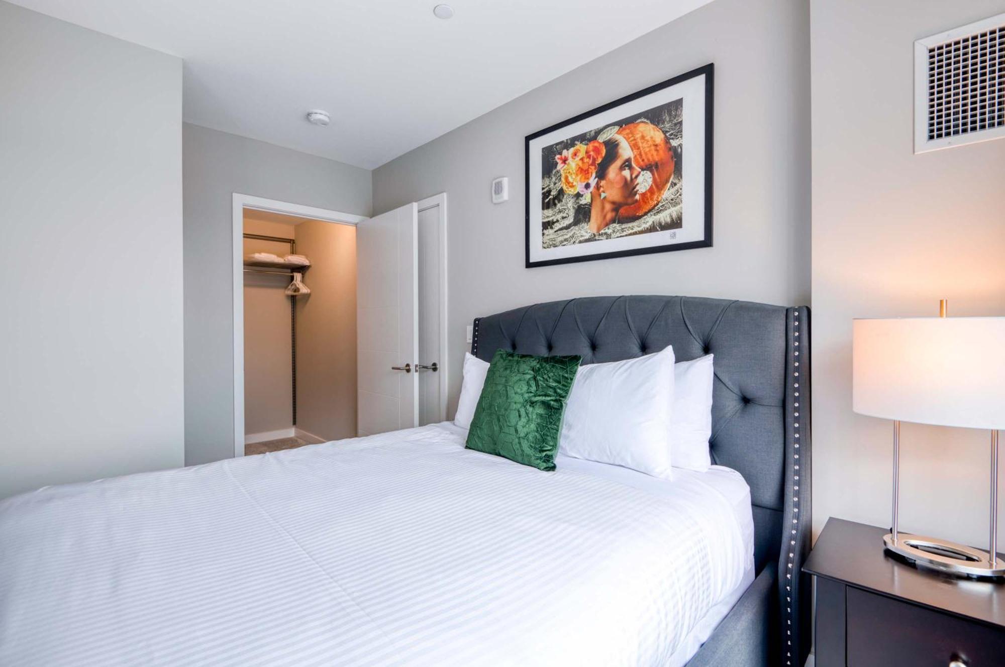 Apartment Luxury With Balcony In Seaport *