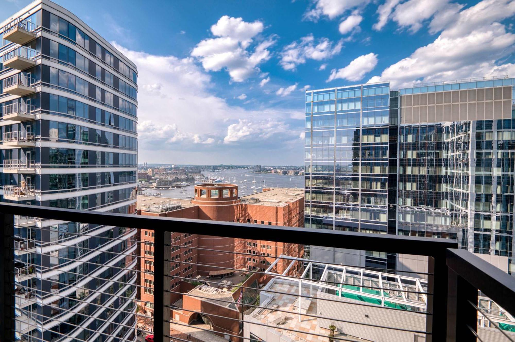 Luxury With Balcony In Seaport Apartment Boston