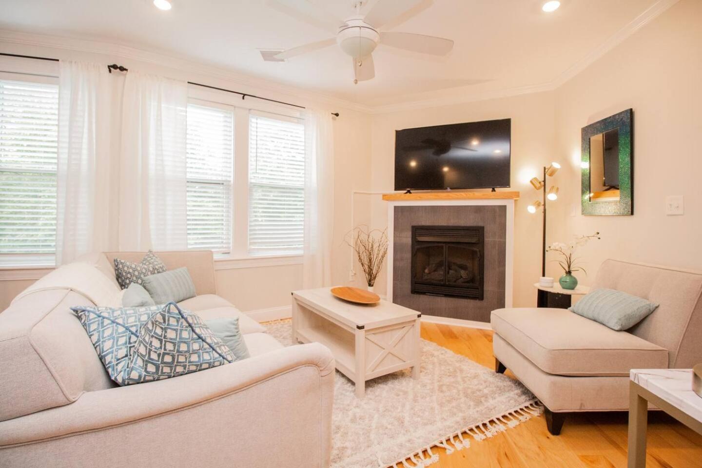 Stylish 2br W Full Kitchen, Laundry & Cen Air * Boston