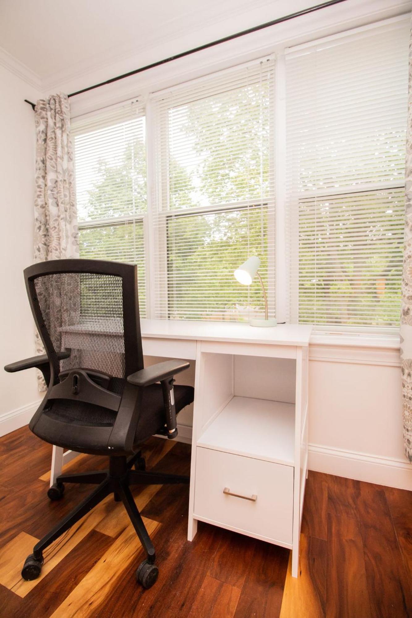 Appartement Stylish 2br W Full Kitchen, Laundry & Cen Air *