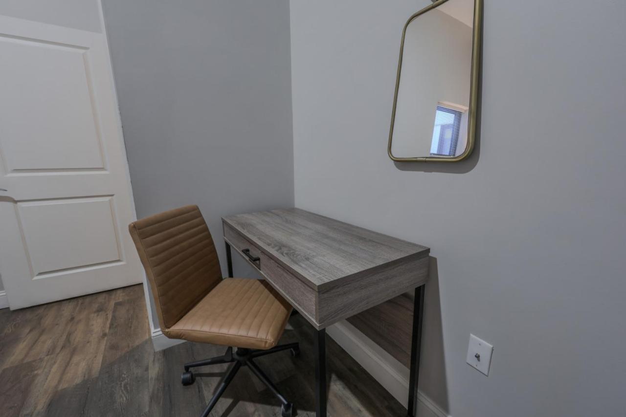 4 Bed 2 Bath 200mbps Internet Luxury Keyless Entry Apartment