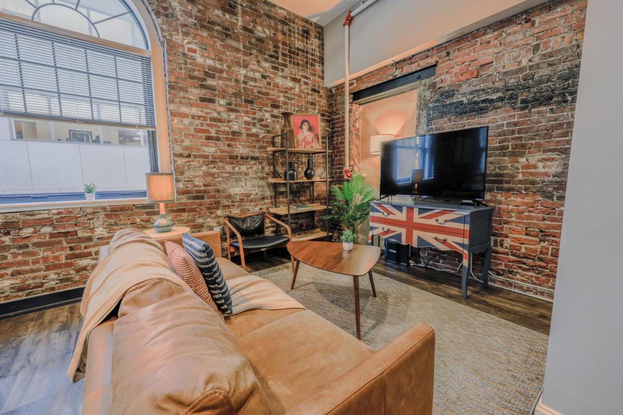 Apartment 4 Bed 2 Bath 200mbps Internet Luxury Keyless Entry