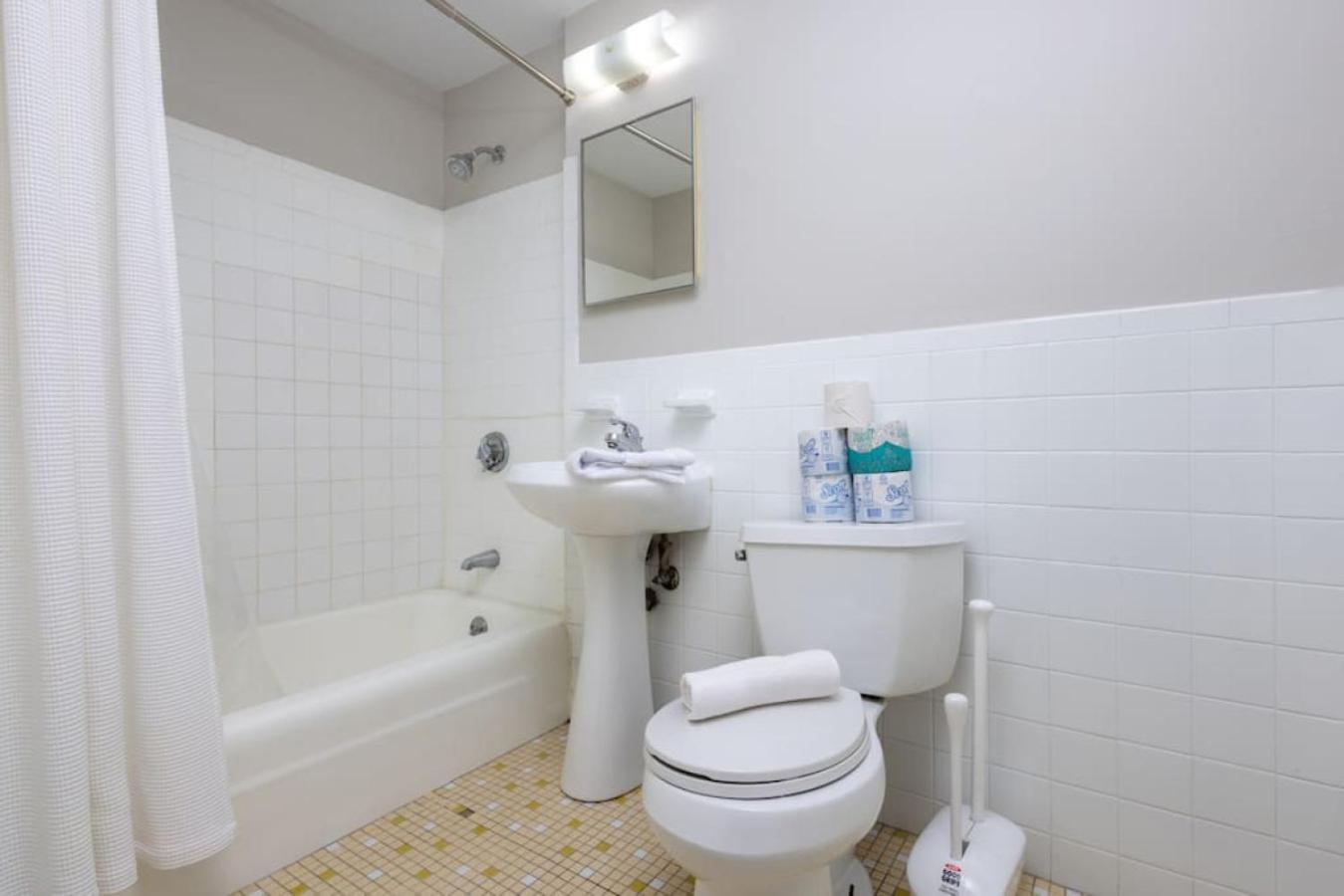 Serene With Cozy Atmosphere Apartment