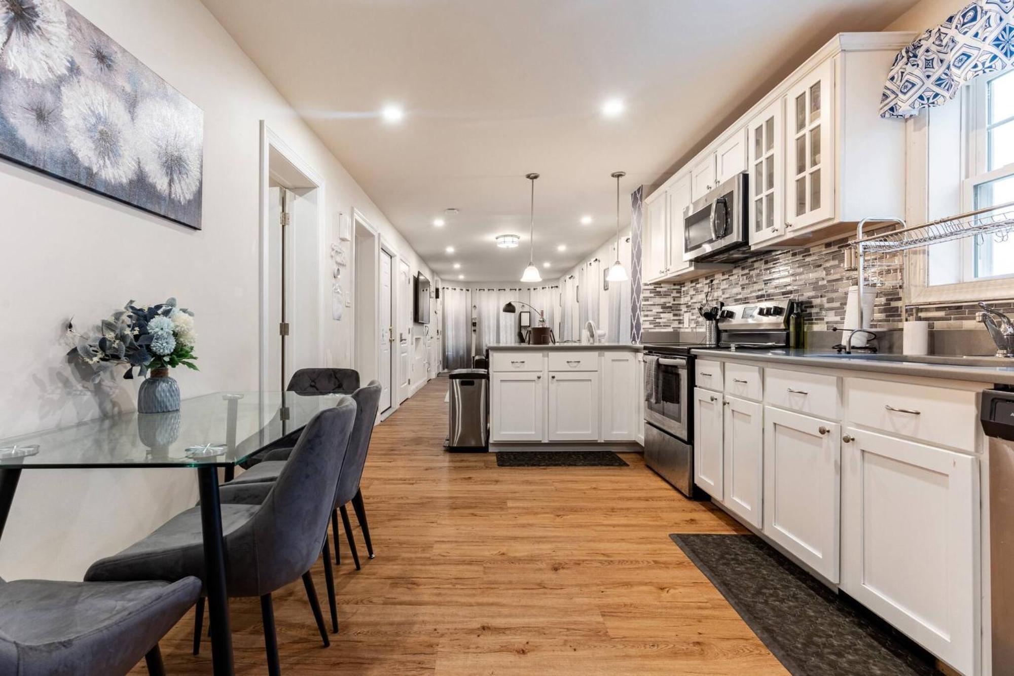 Modern & Stylish 1-br Near Downtown Holiday home *