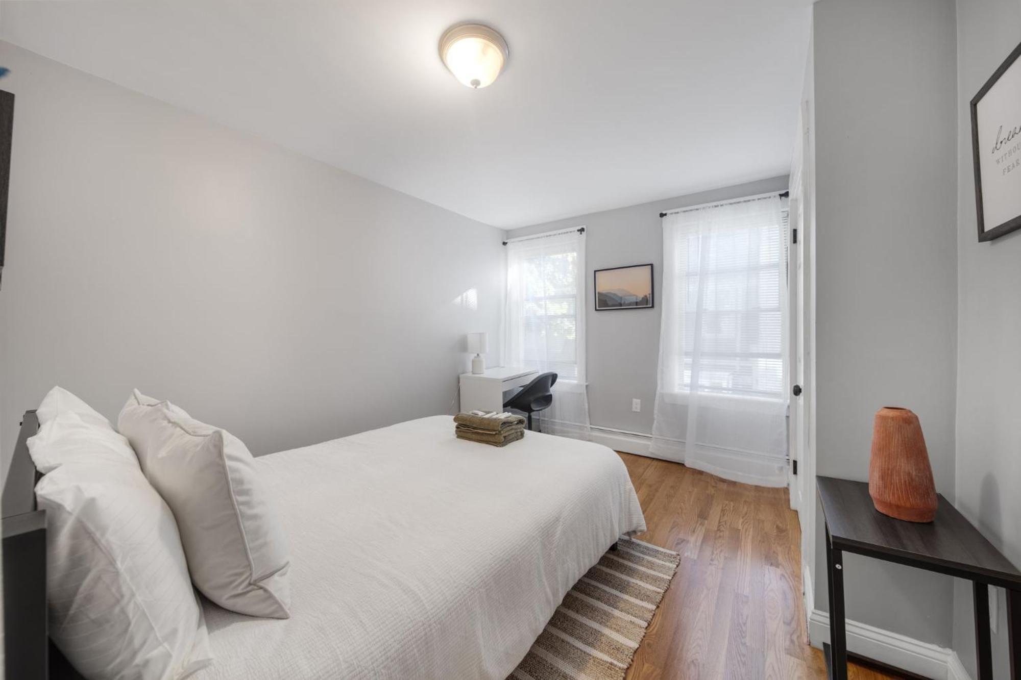 Southie Living By Seaport, Red Line, & Bars *