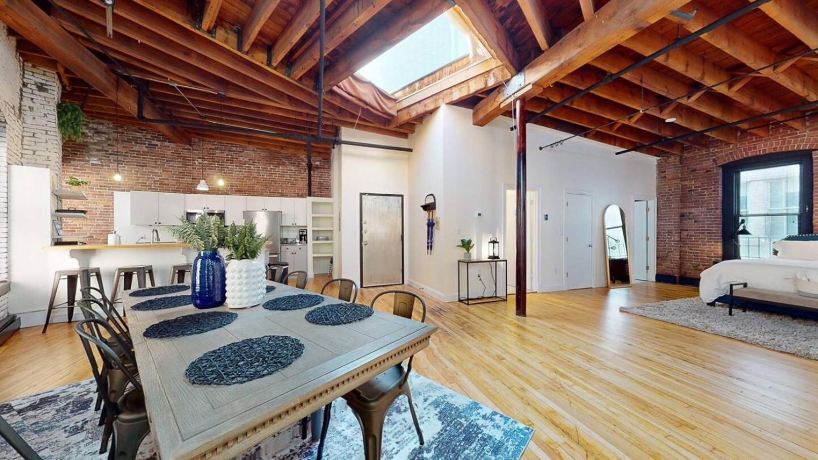Apartment Expansive Back Bay Loft, Sleeps 4, 1b15b