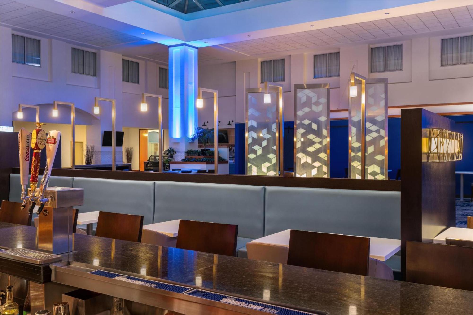 Hotel Embassy At Logan Airport 3*