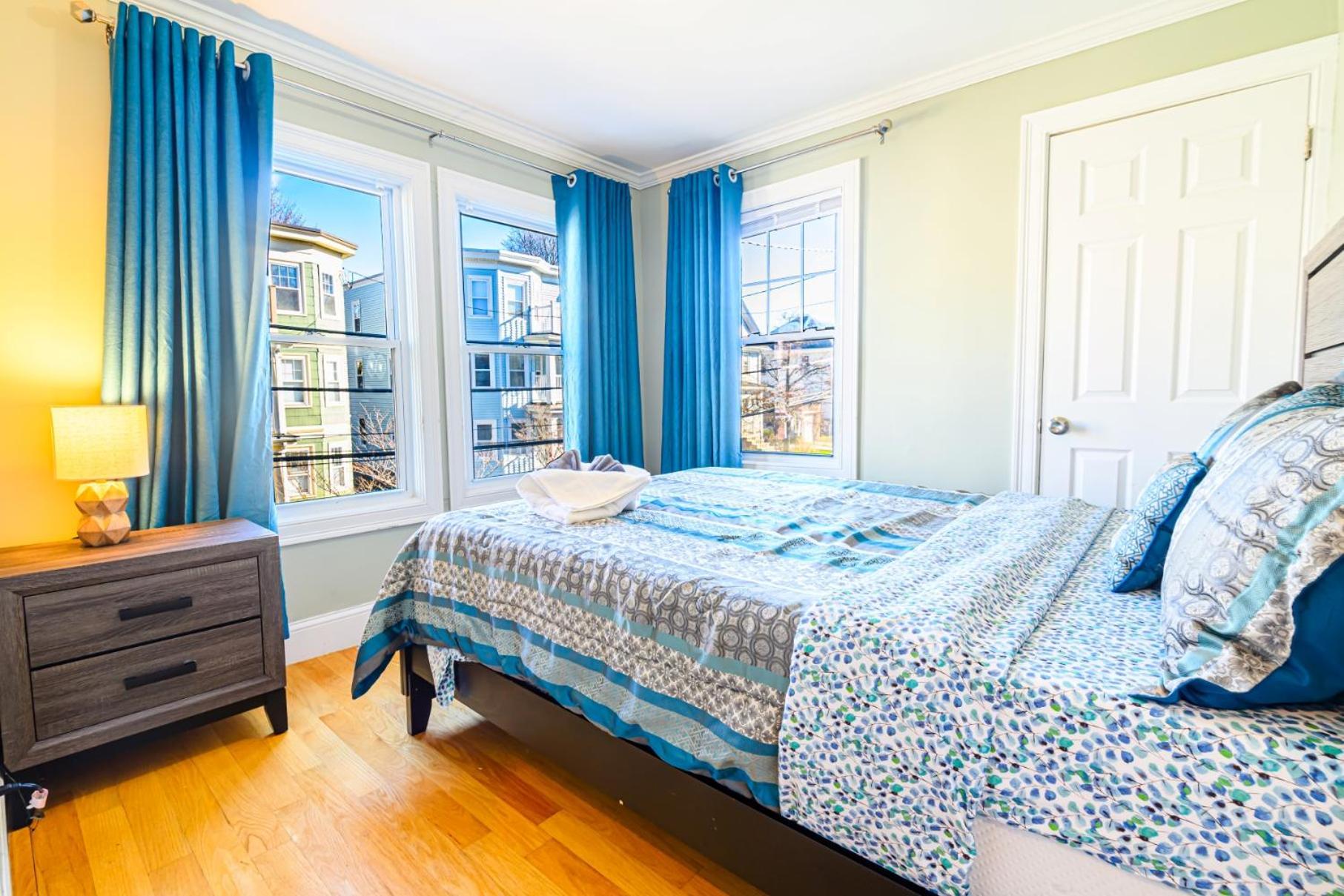 Apartment Renovated 4br3ba Escape - Near Public Transportation