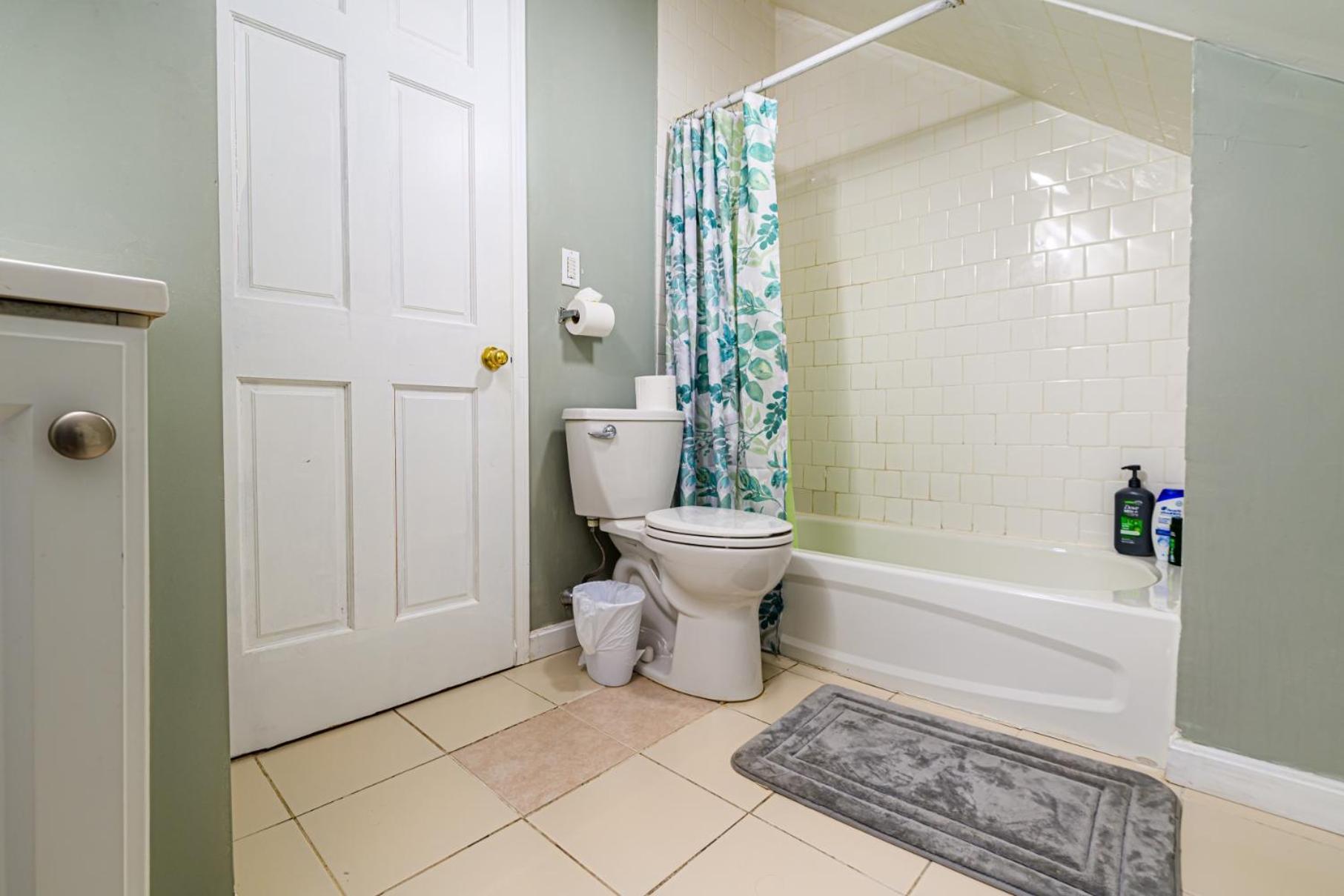 Apartment Renovated 4br3ba Escape - Near Public Transportation Boston