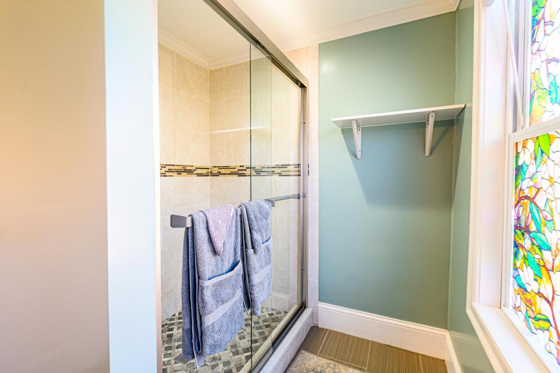 Renovated 4br3ba Escape - Near Public Transportation Apartment