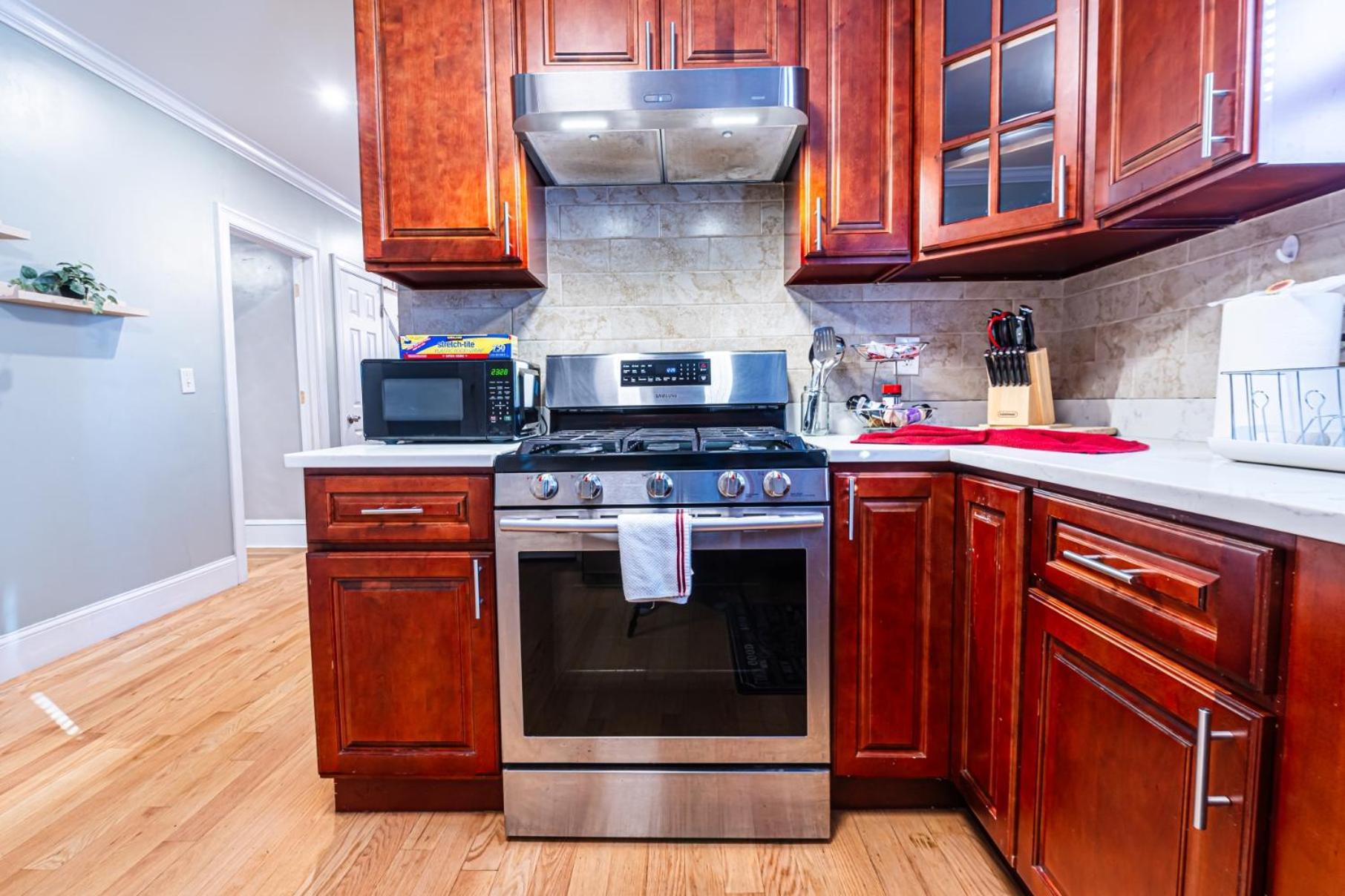 Renovated 4br3ba Escape - Near Public Transportation Apartment *